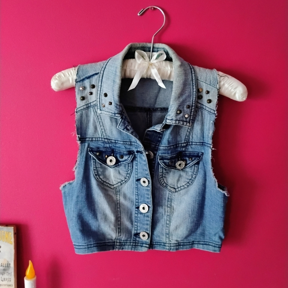 Y2K Vintage Blue Slightly Cropped Denim Vest w/Stud Details & Buttons • SIZE XS